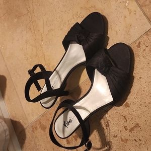 Fioni black strap heels